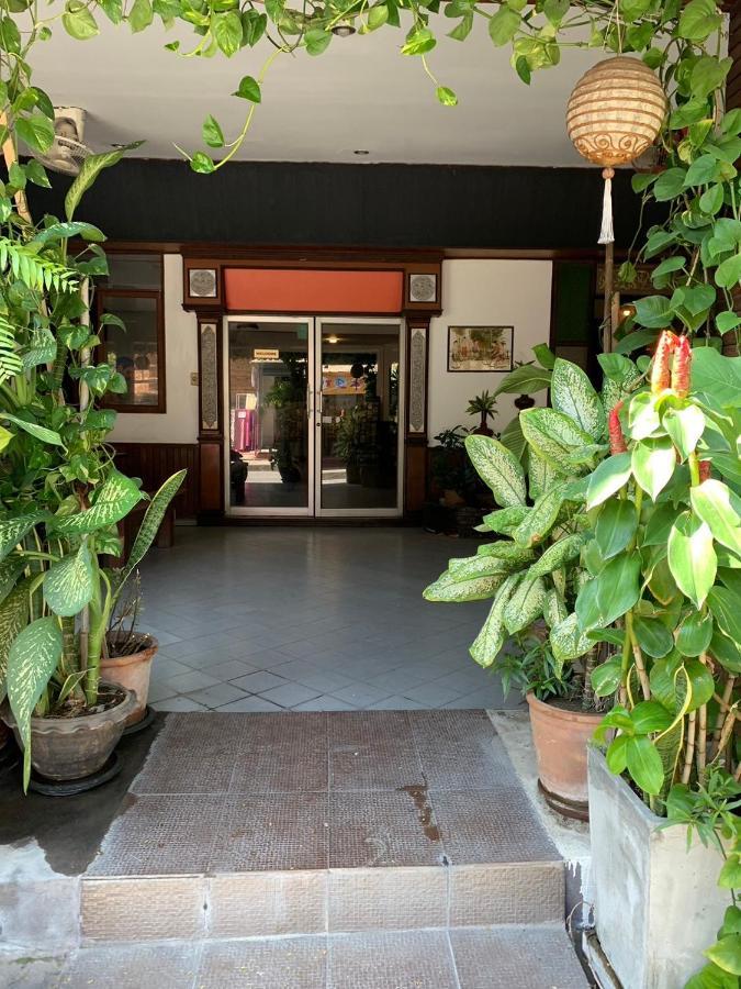 Revolution Hostel Chiang Mai Exteriör bild
