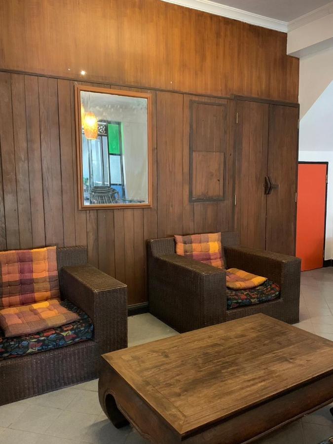 Revolution Hostel Chiang Mai Exteriör bild