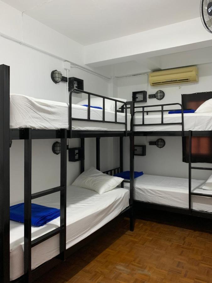 Revolution Hostel Chiang Mai Exteriör bild