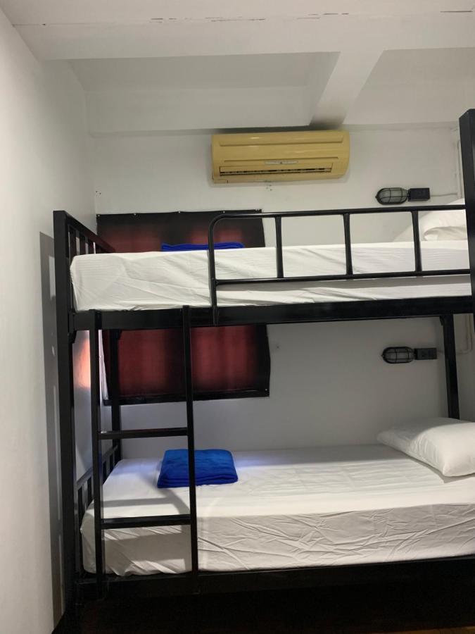 Revolution Hostel Chiang Mai Exteriör bild